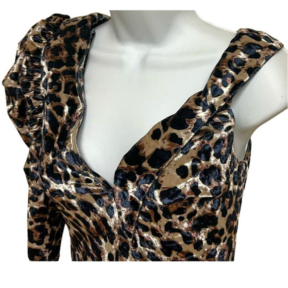 Lavish Alice Asymmetrical Cold Shoulder Velvet Cocktail Dress Sz 4 Leopard NWT - Picture 4 of 7